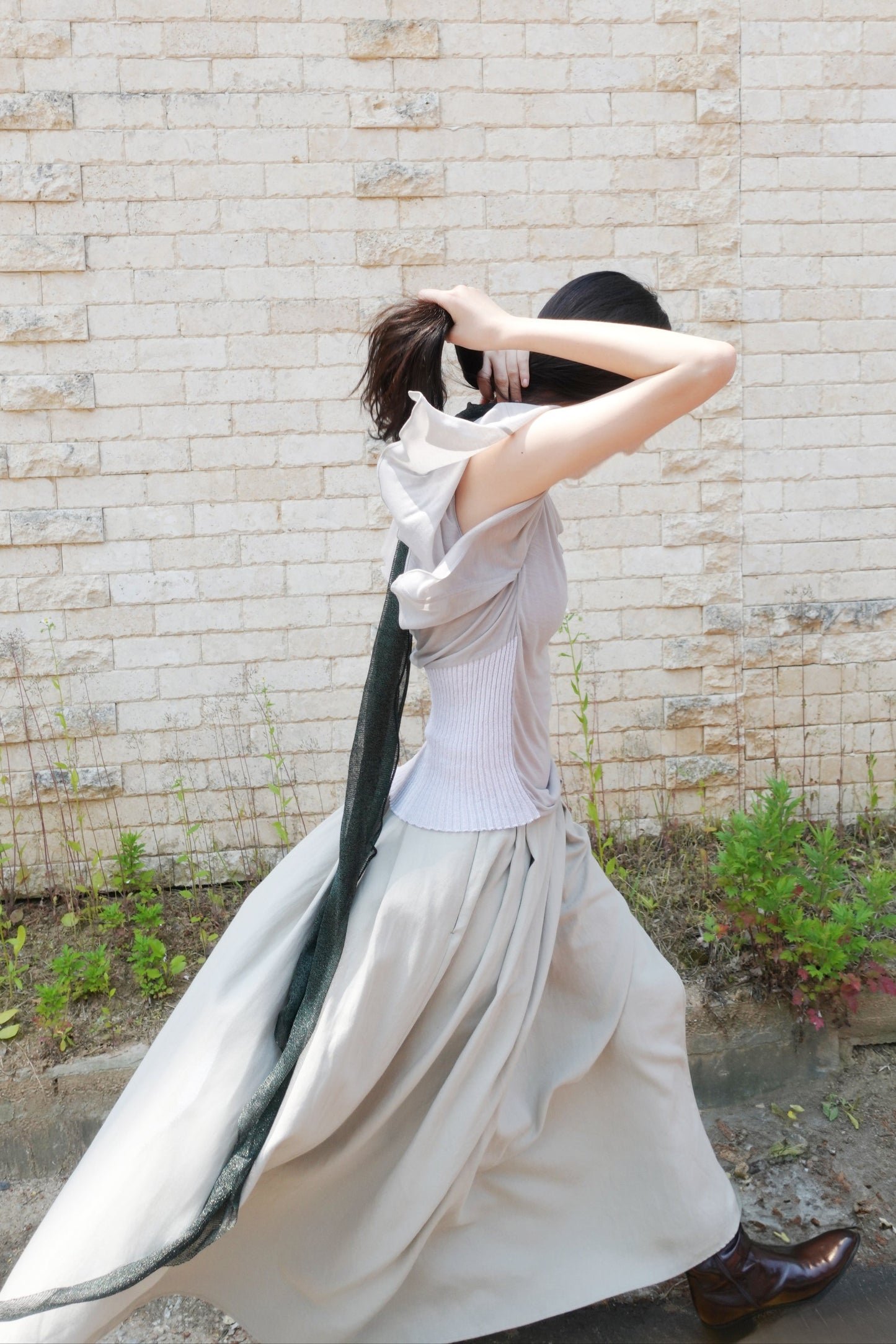 DRAPE 010 'Random Tuck Deep Slit Skirt'