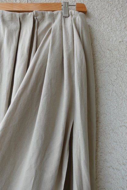 DRAPE 010 'Random Tuck Deep Slit Skirt'